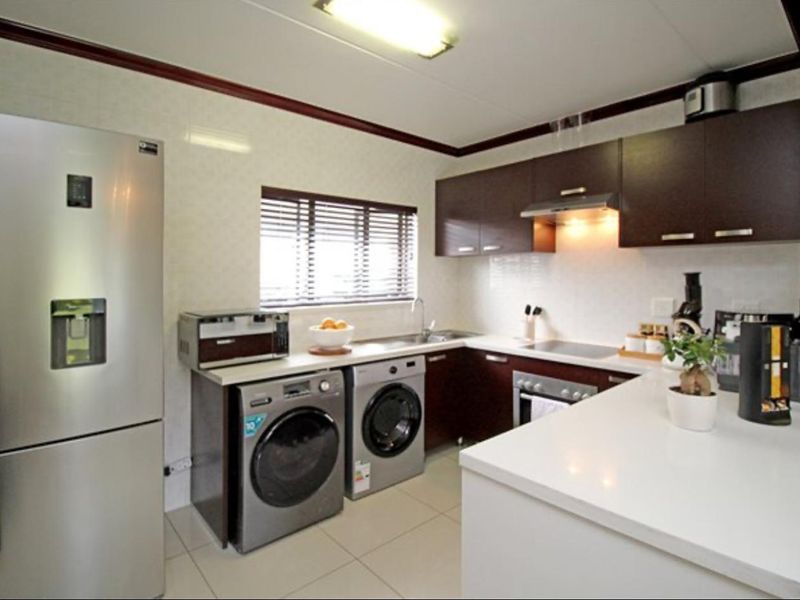 2 bedroom Apartment For Sale in Summerset, Midrand - Photo 3