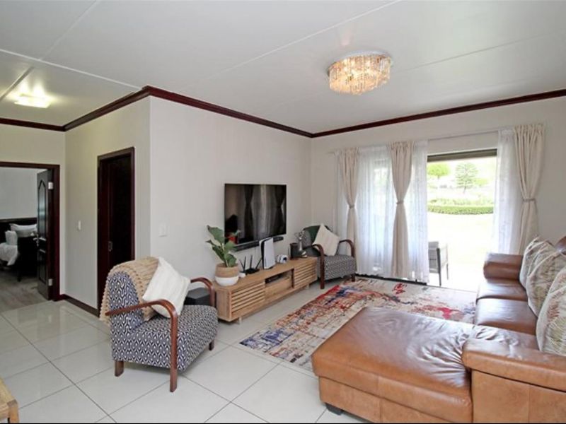2 bedroom Apartment For Sale in Summerset, Midrand - Photo 5