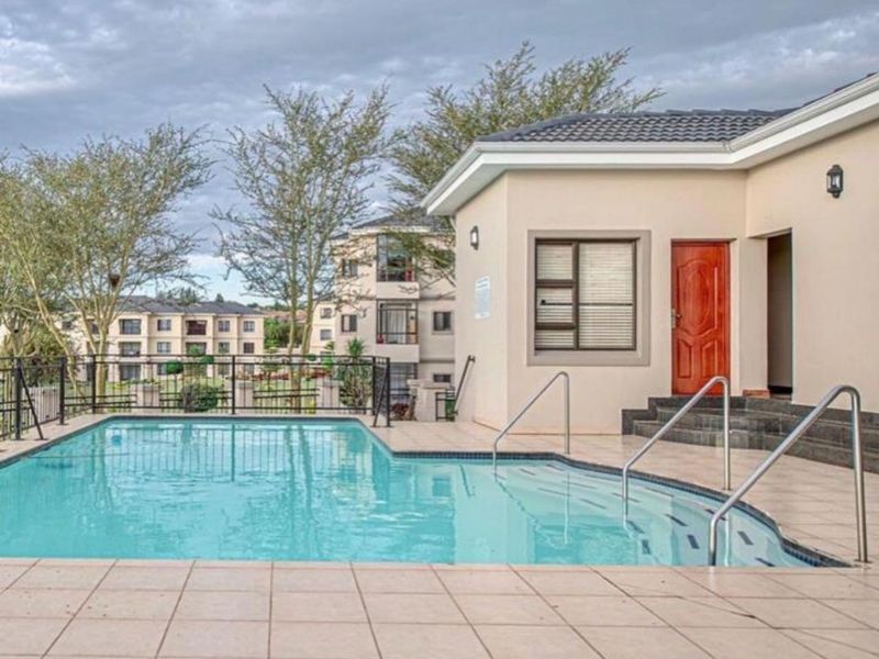 2 bedroom Apartment For Sale in Summerset, Midrand - Photo 2