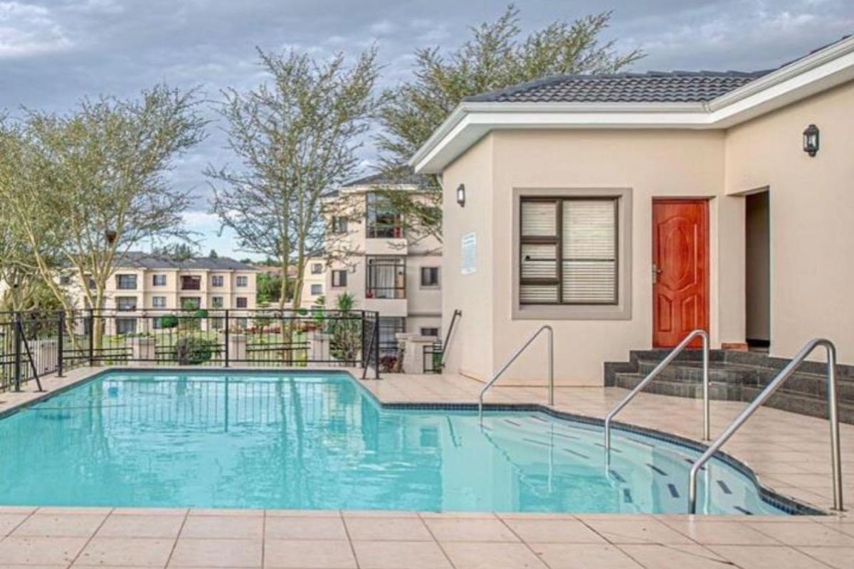2 bedroom Apartment For Sale in Summerset, Midrand - Photo 2