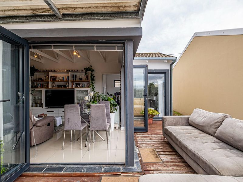 2 Bedroom House For Sale in Mount Pleasant - Photo 10