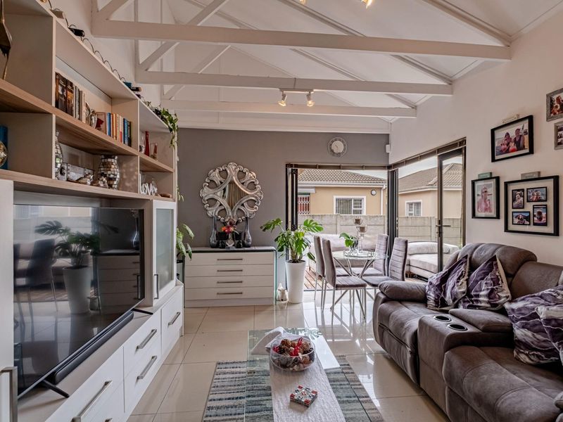2 Bedroom House For Sale in Mount Pleasant - Photo 4