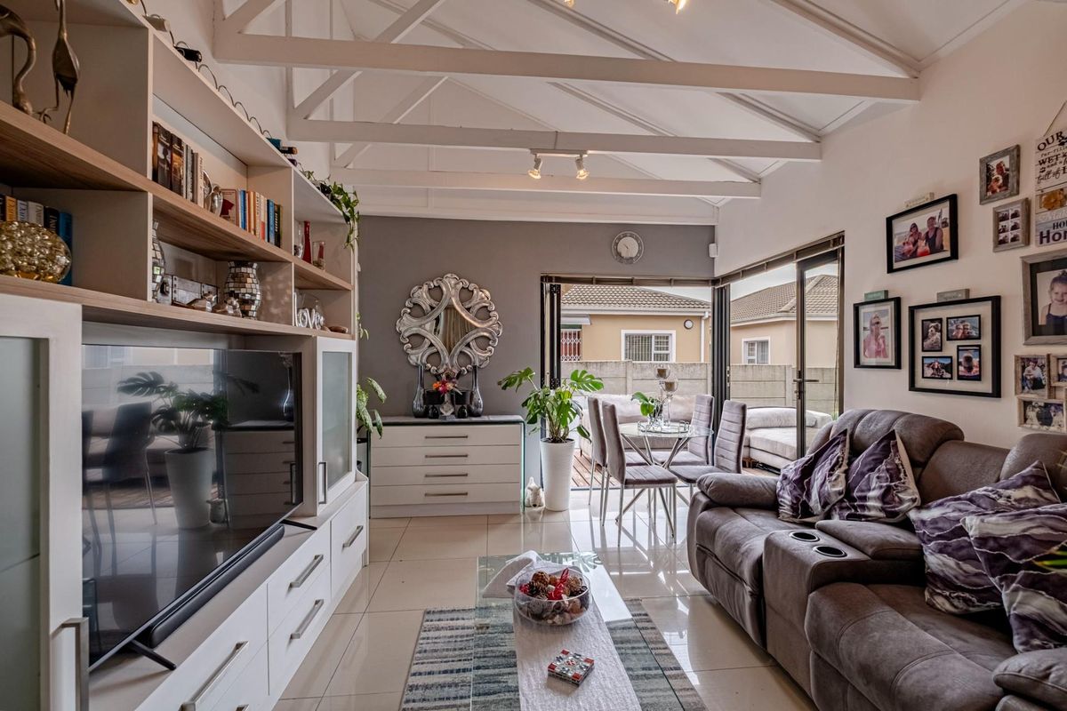 2 Bedroom House For Sale in Mount Pleasant - Photo 4