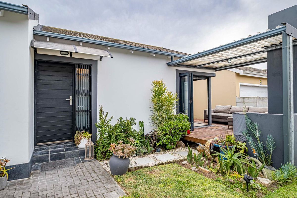 2 Bedroom House For Sale in Mount Pleasant - Photo 2