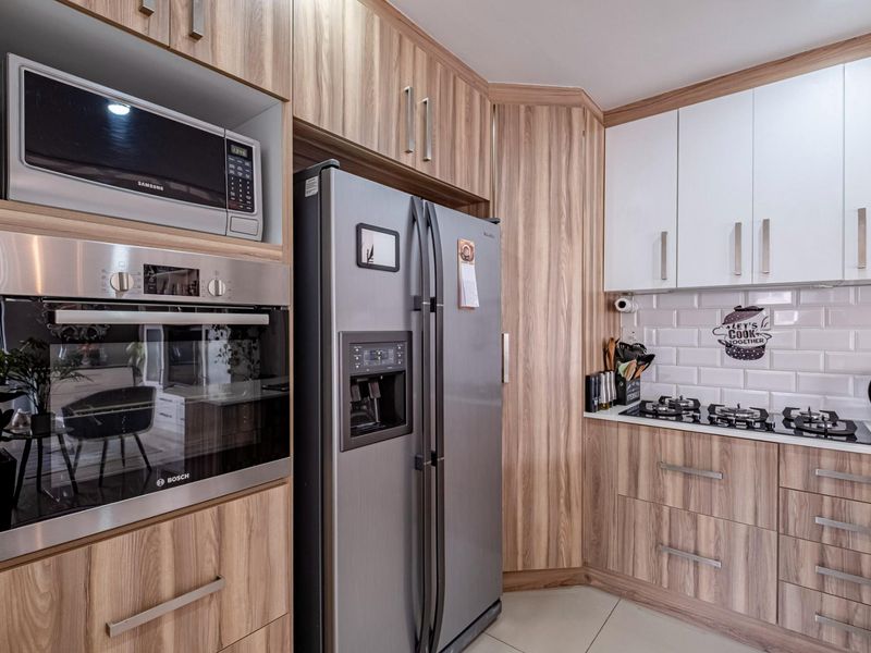 2 Bedroom House For Sale in Mount Pleasant - Photo 5