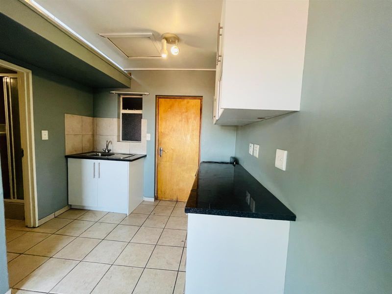 Apartment to Let in Auckland Park, Johannesburg - Photo 3
