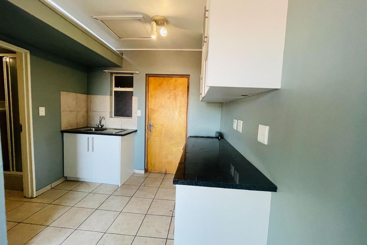 Apartment to Let in Auckland Park, Johannesburg - Photo 3
