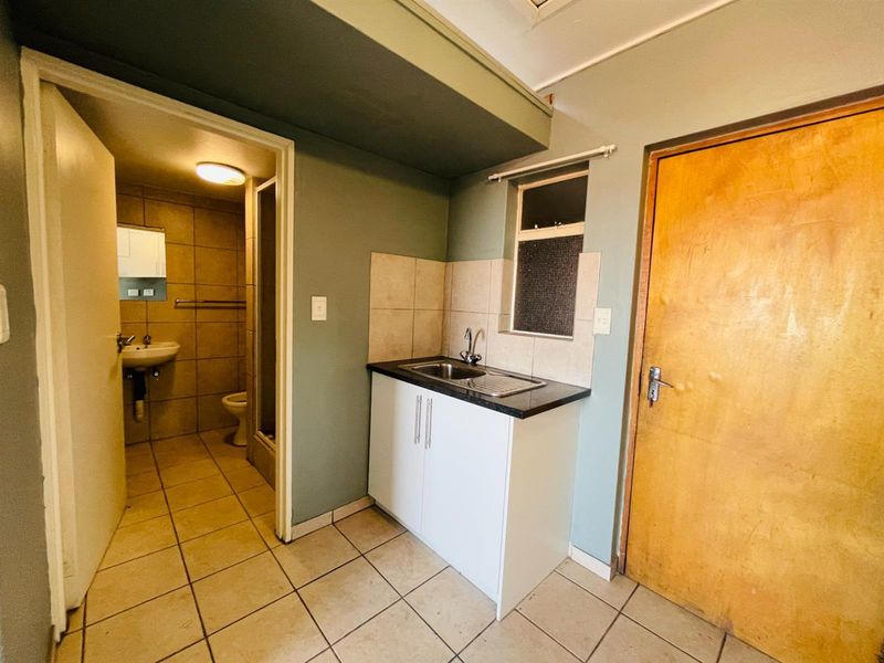 Apartment to Let in Auckland Park, Johannesburg - Photo 4