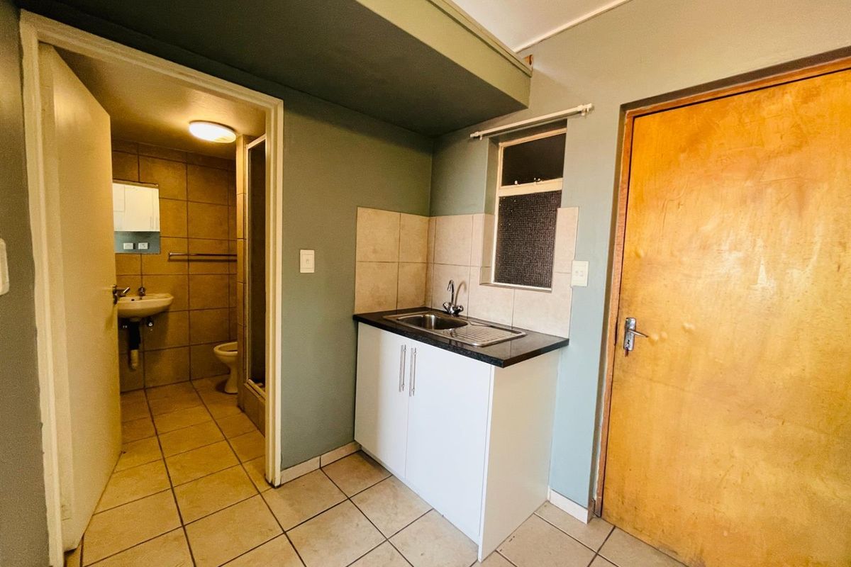 Apartment to Let in Auckland Park, Johannesburg - Photo 4