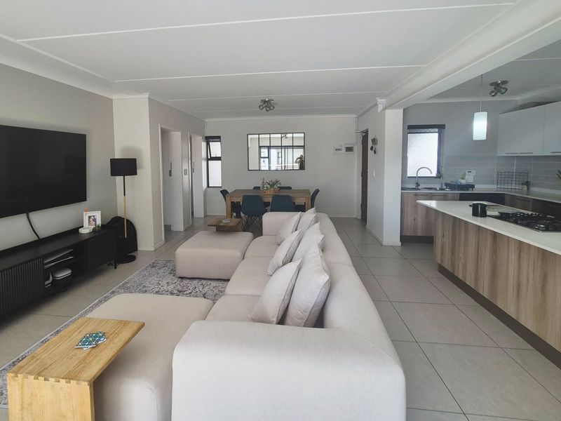 Stylish 2 Bedroom Apartment in Sought After Red Ivory Lane - Photo 7