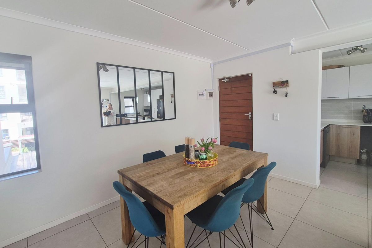 Stylish 2 Bedroom Apartment in Sought After Red Ivory Lane - Photo 3