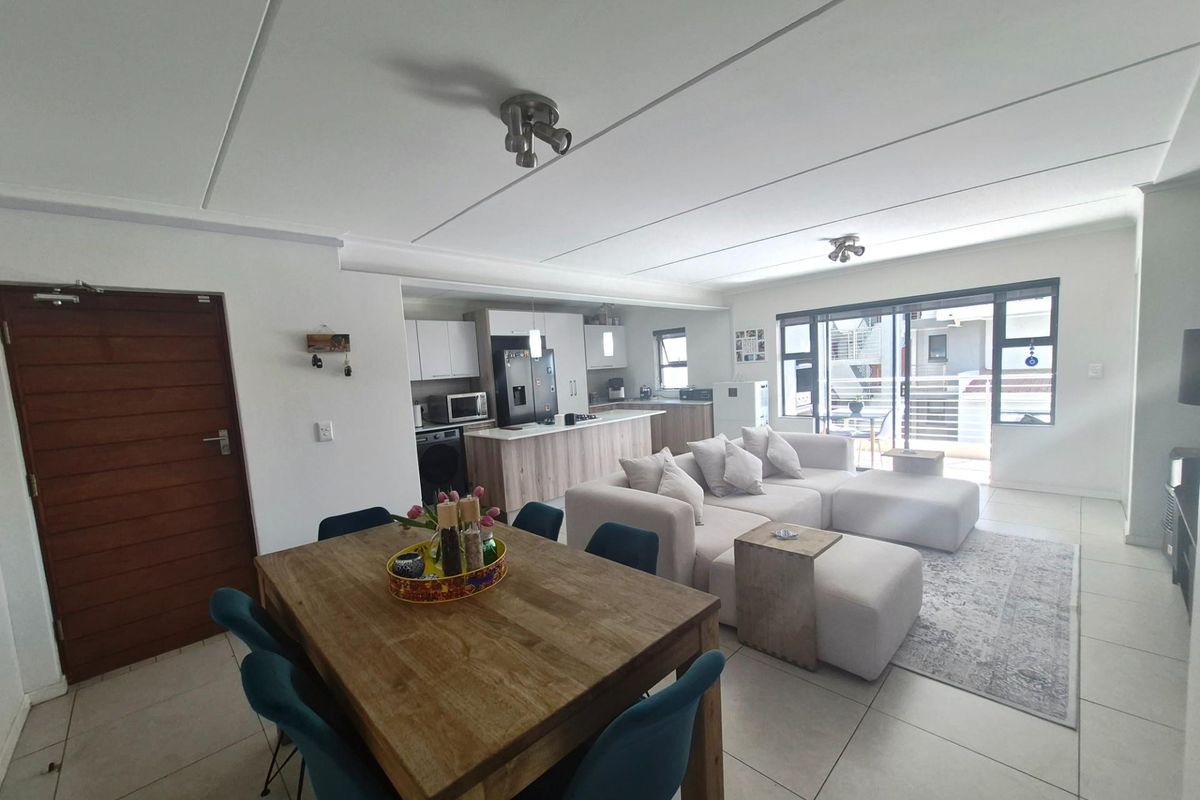 Stylish 2 Bedroom Apartment in Sought After Red Ivory Lane - Photo 4