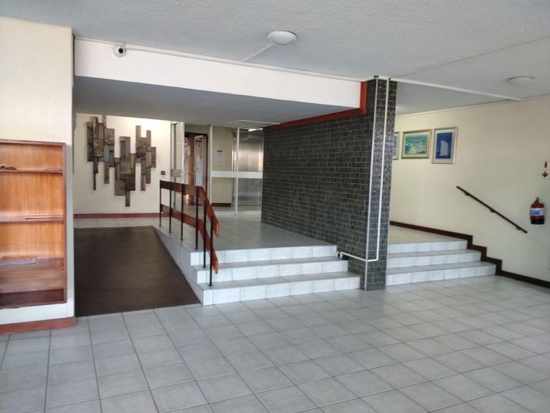 Apartment For Sale in Humewood, Port Elizabeth - Photo 4