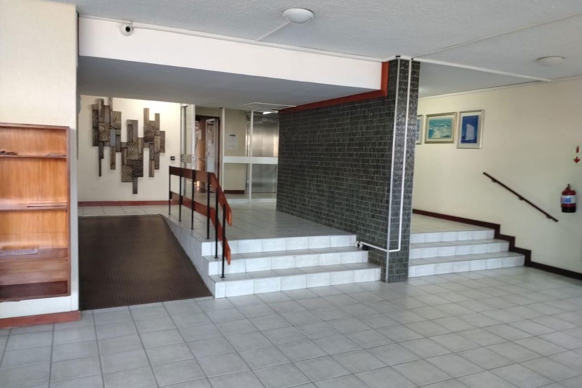Apartment For Sale in Humewood, Port Elizabeth - Photo 4