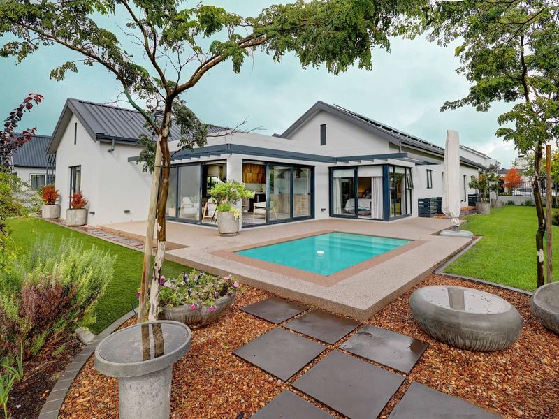 Elegant Single-Storey Living in La Vue, Val de Vie Estate - Photo 3