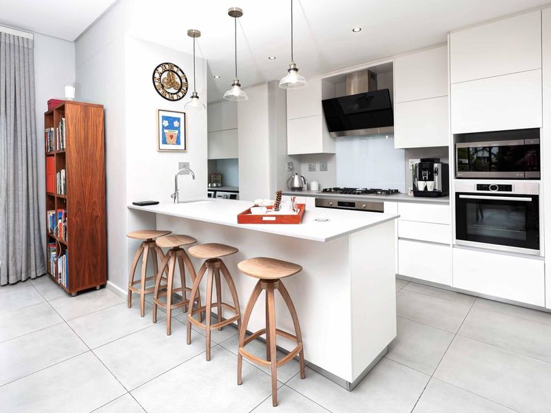 Elegant Single-Storey Living in La Vue, Val de Vie Estate - Photo 6