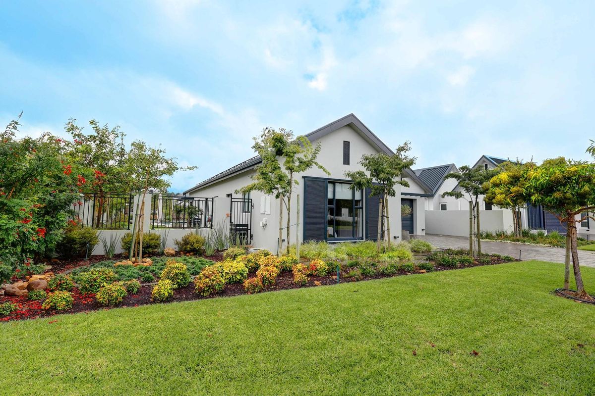 Elegant Single-Storey Living in La Vue, Val de Vie Estate - Photo 2