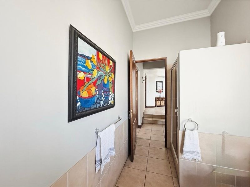 Elegant Family Home on a Prime Corner Stand in Highgate Village - Photo 10