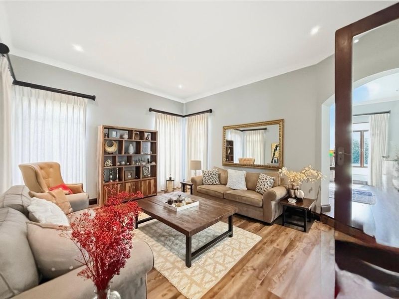 Elegant Family Home on a Prime Corner Stand in Highgate Village - Photo 7