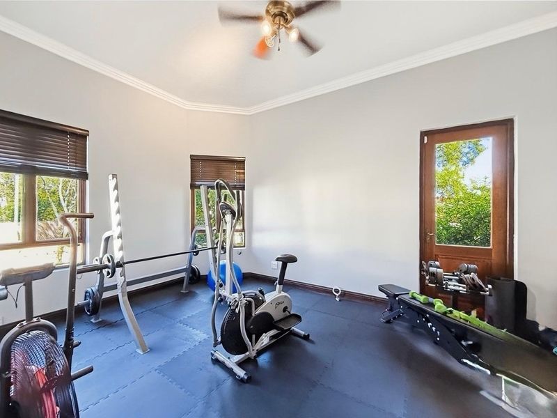 Elegant Family Home on a Prime Corner Stand in Highgate Village - Photo 4