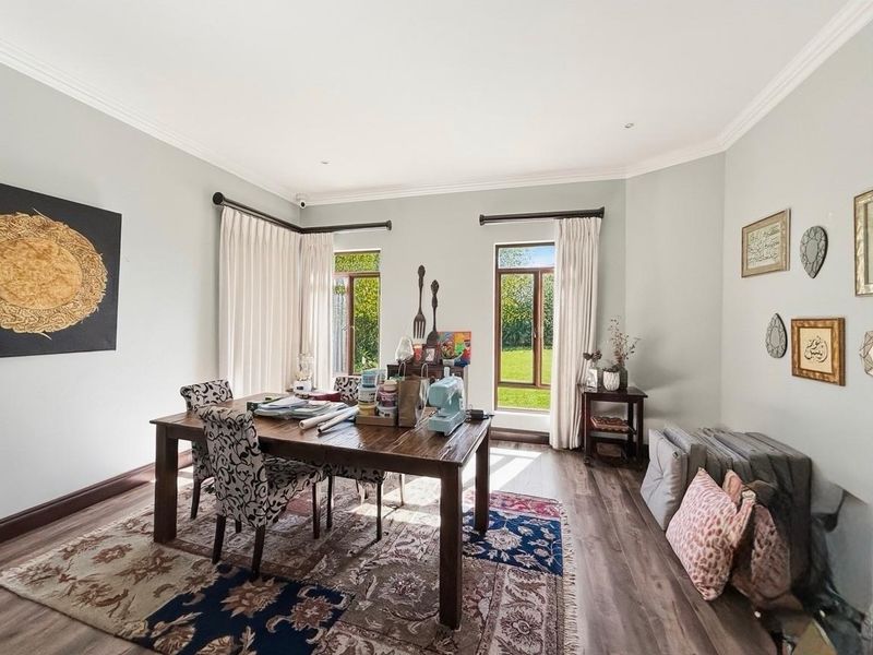 Elegant Family Home on a Prime Corner Stand in Highgate Village - Photo 3