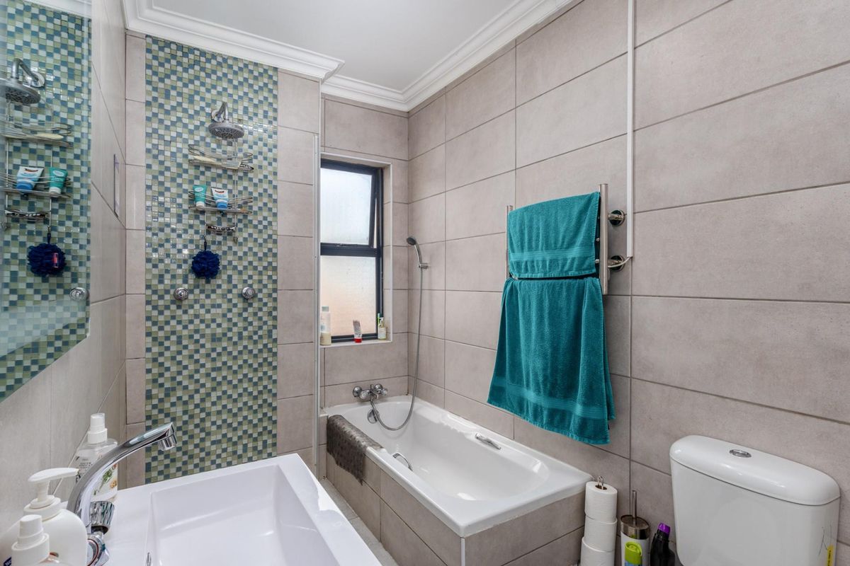One Of A kind Duplex in gated complex - Photo 4