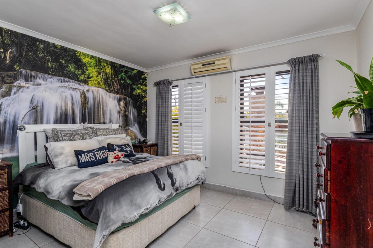 One Of A kind Duplex in gated complex - Photo 3