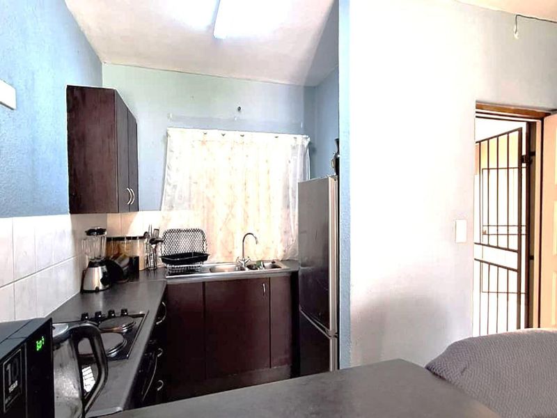 Modern 1-Bedroom Ground Floor Apartment for Sale in Ruimsig Palms, Willowbrook - Photo 6