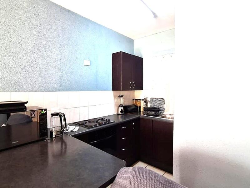 Modern 1-Bedroom Ground Floor Apartment for Sale in Ruimsig Palms, Willowbrook - Photo 7