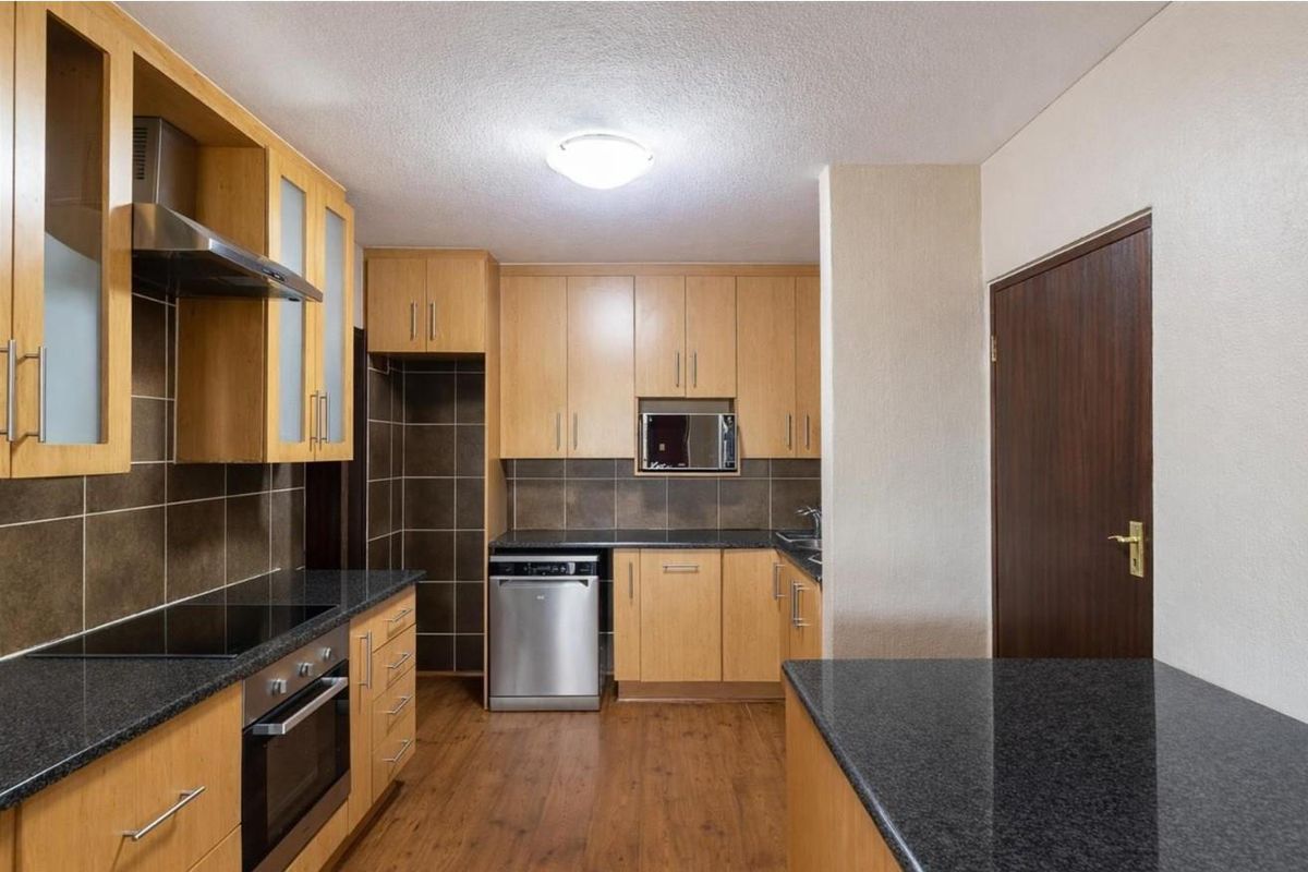 3 bedroom townhouse to rent in Carlswarld - Photo 5
