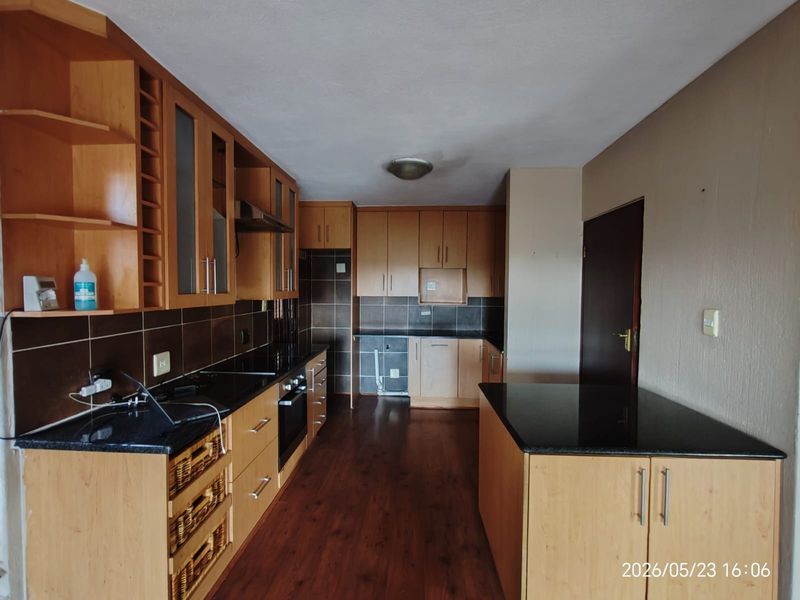 3 bedroom townhouse to rent in Carlswarld - Photo 3