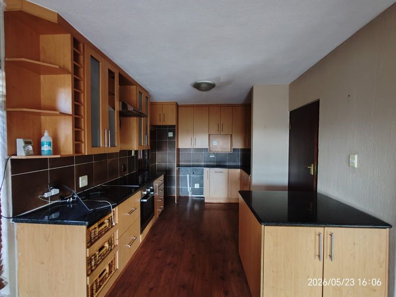 3 bedroom townhouse to rent in Carlswarld - Photo 2