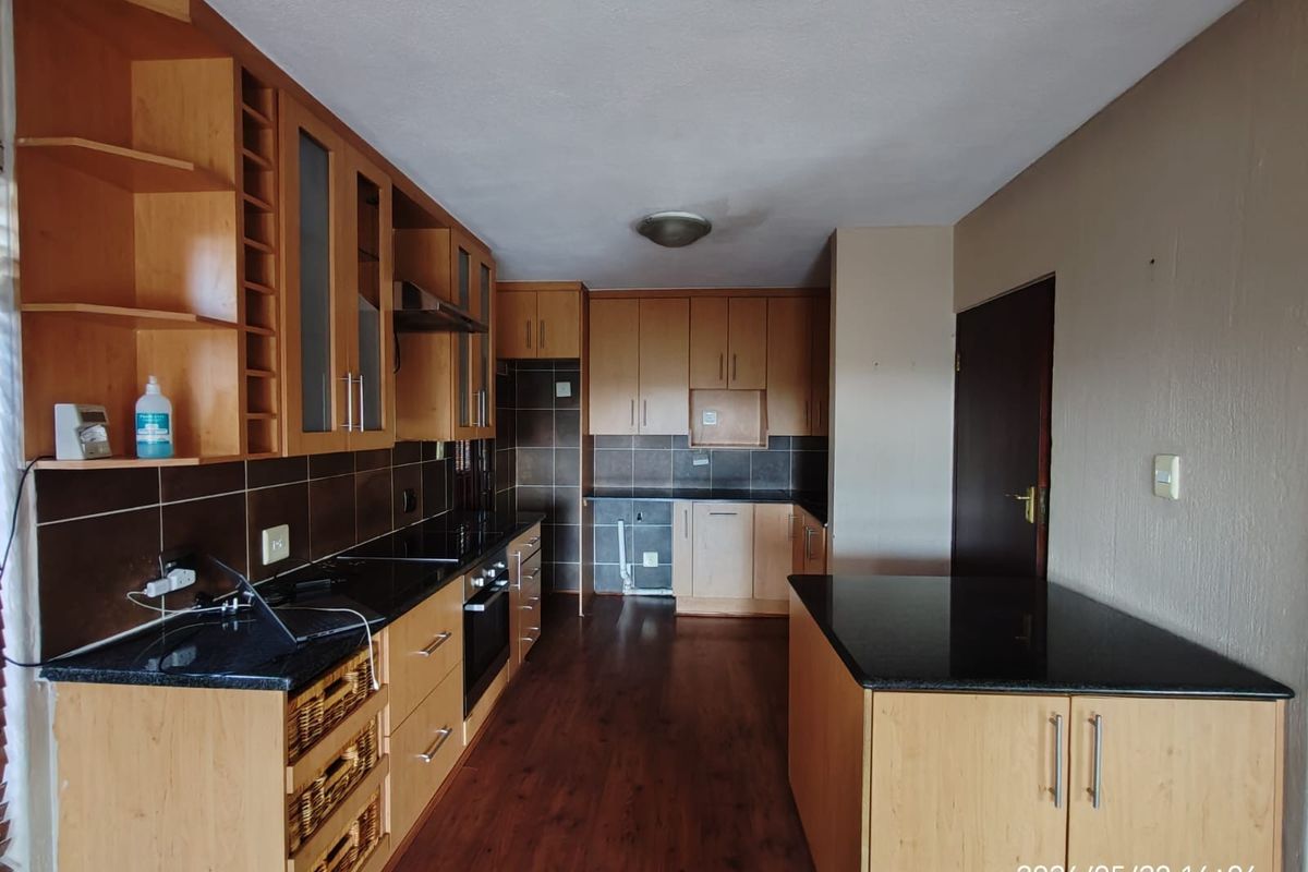 3 bedroom townhouse to rent in Carlswarld - Photo 2