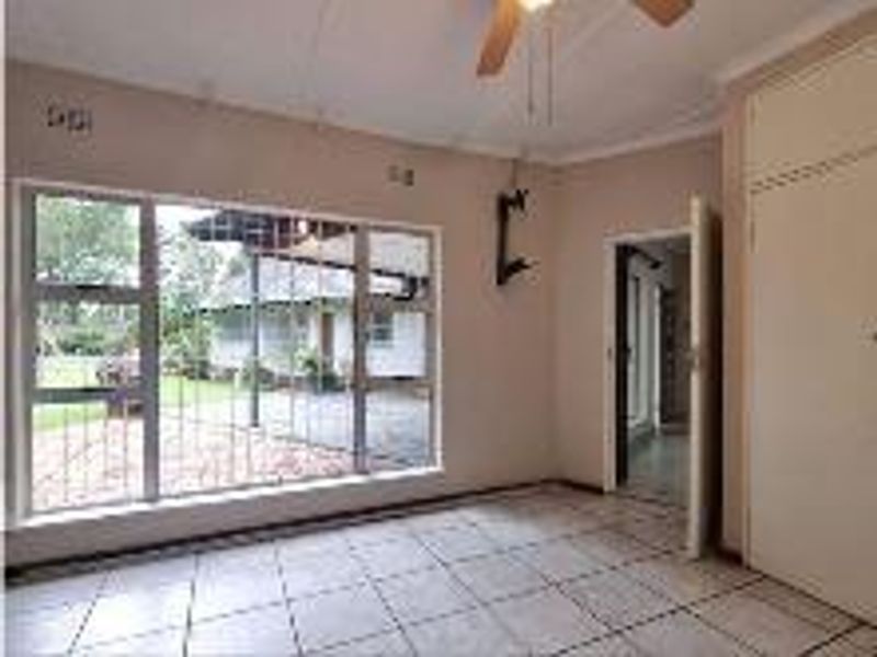 5 Bedroom House for Sale in Fairland - Photo 10