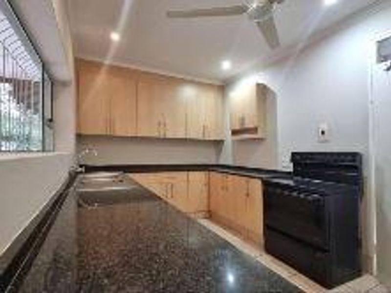 5 Bedroom House for Sale in Fairland - Photo 2