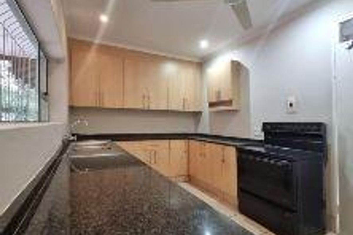 5 Bedroom House for Sale in Fairland - Photo 2