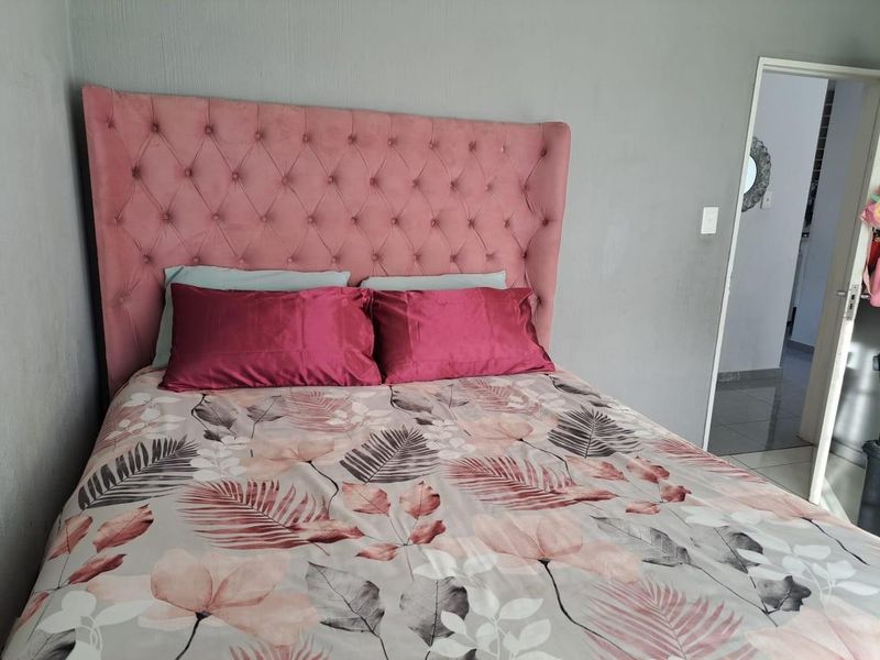 2 Bedroom Apartment For Sale in Wilgeheuwel, Roodepoort - Photo 9