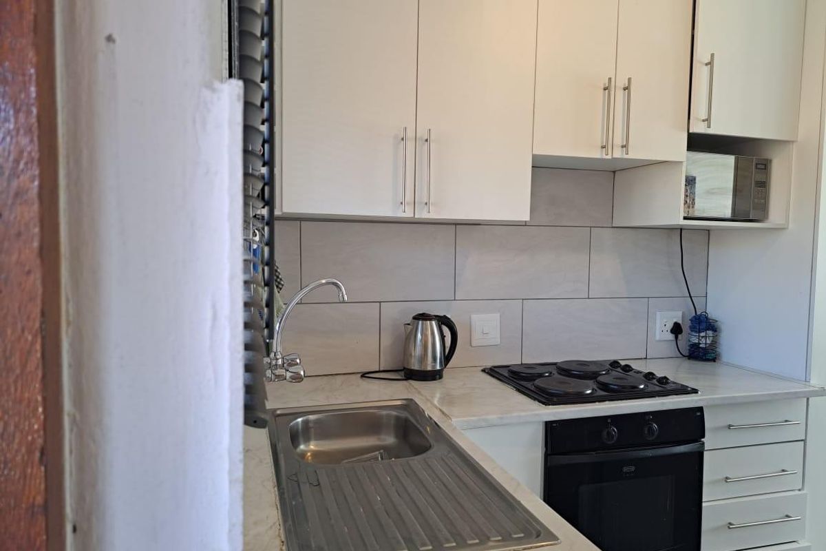 2 Bedroom Apartment For Sale in Wilgeheuwel, Roodepoort - Photo 5