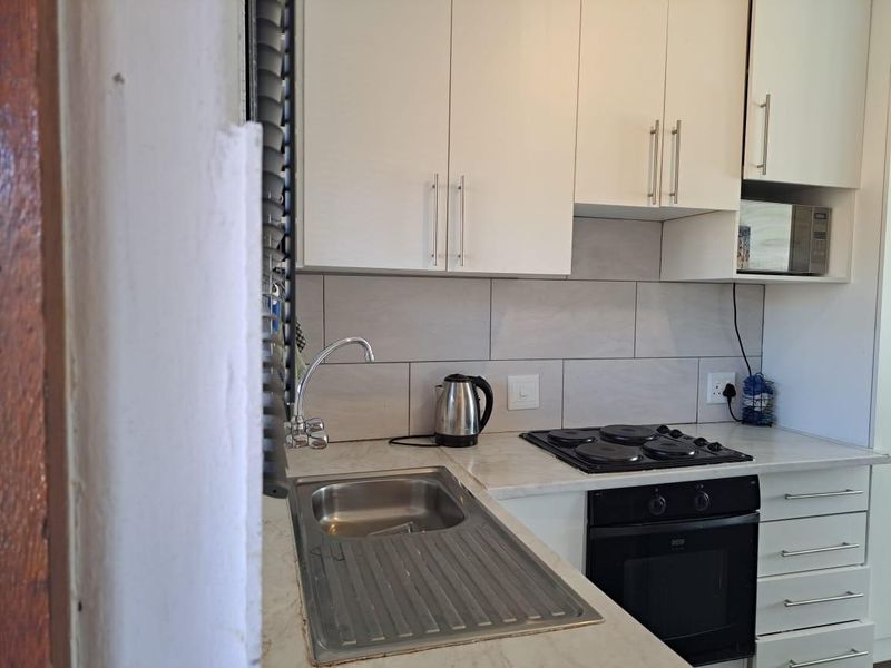 2 Bedroom Apartment For Sale in Wilgeheuwel, Roodepoort - Photo 5
