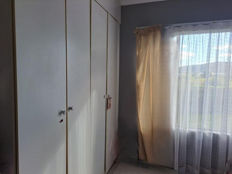 2 Bedroom Apartment For Sale in Wilgeheuwel, Roodepoort - Photo 10