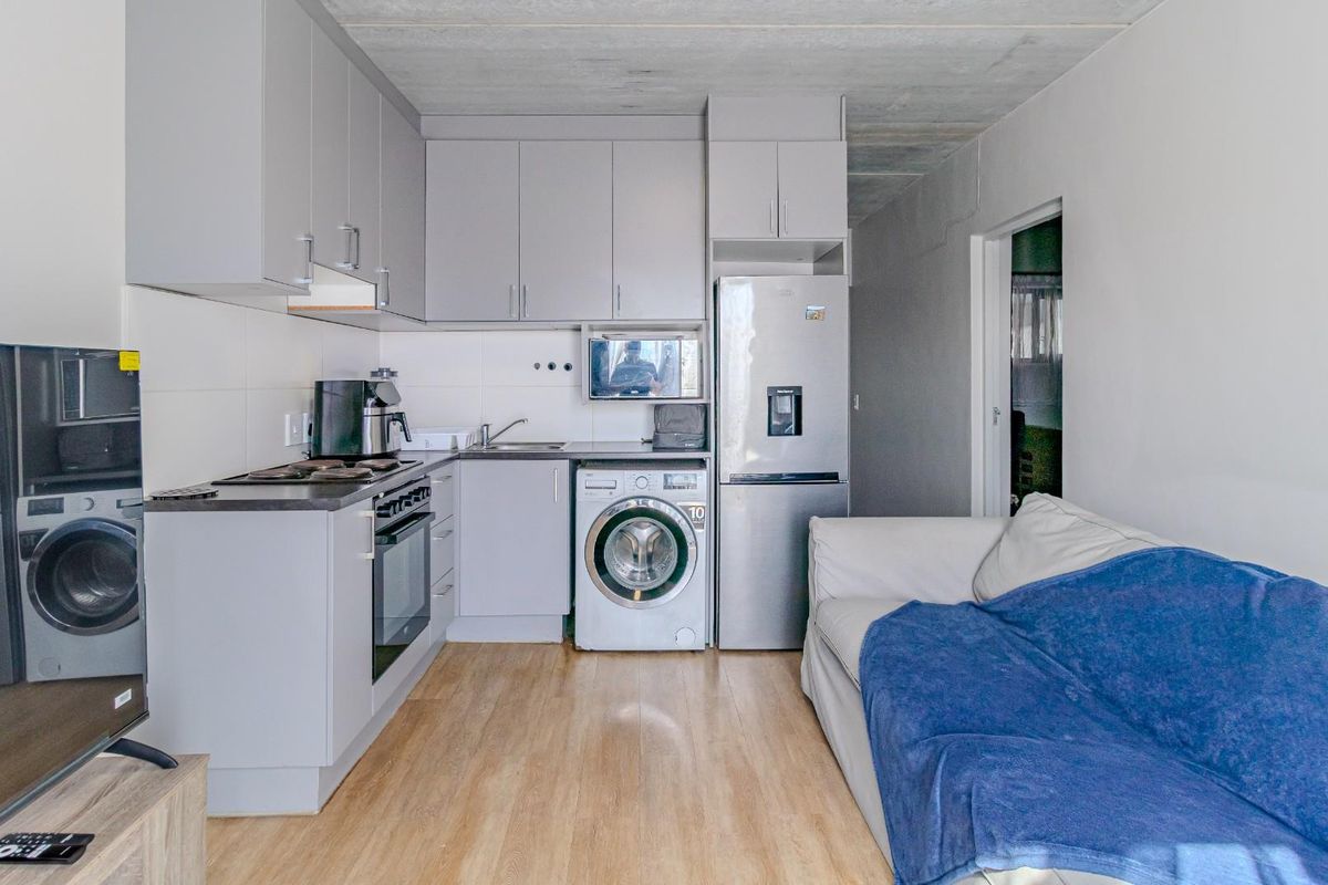 One Bedroom Apartment For Sale in Pinelands, Cape Town - Photo 5