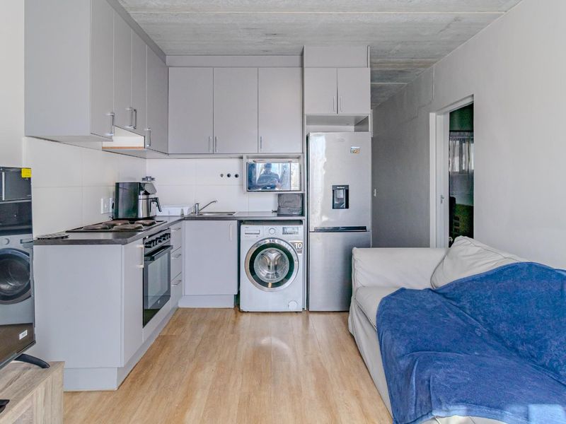 One Bedroom Apartment For Sale in Pinelands, Cape Town - Photo 5