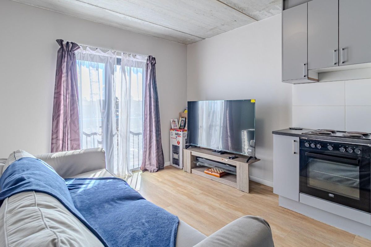 One Bedroom Apartment For Sale in Pinelands, Cape Town - Photo 3
