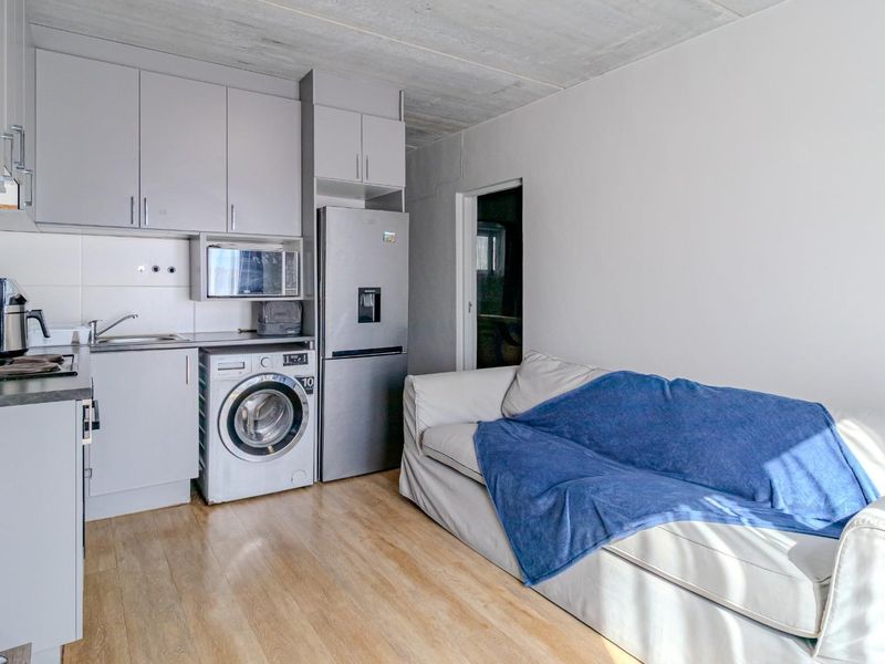 One Bedroom Apartment For Sale in Pinelands, Cape Town - Photo 2