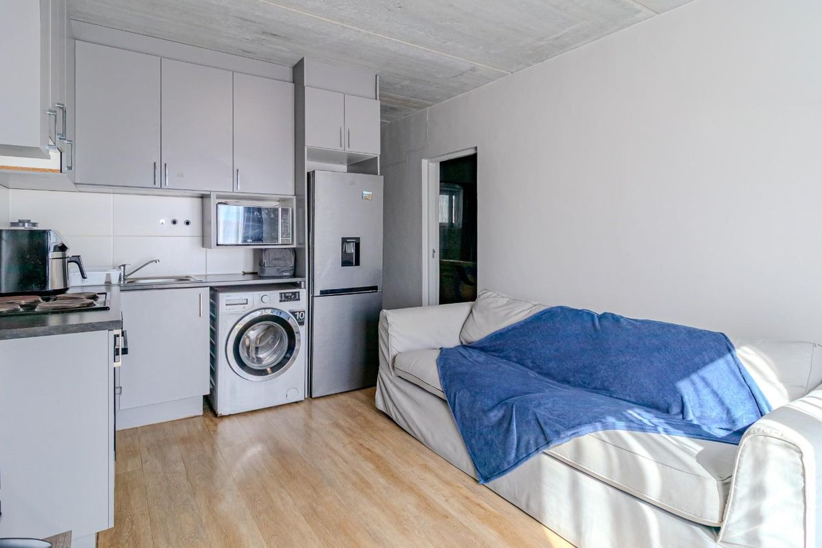 One Bedroom Apartment For Sale in Pinelands, Cape Town - Photo 2