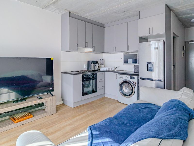 One Bedroom Apartment For Sale in Pinelands, Cape Town - Photo 4