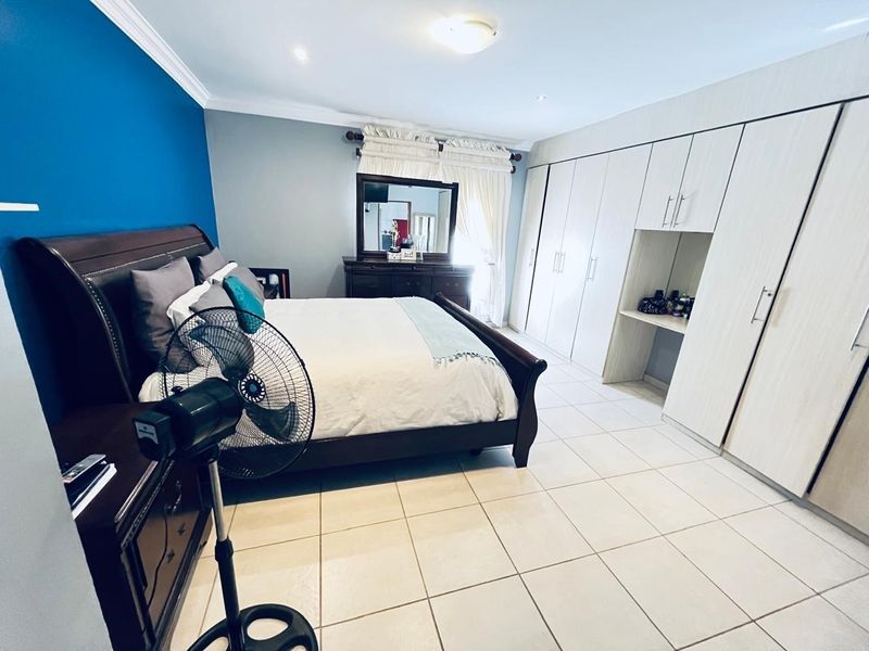 3 Bedroom House For Sale in Heatherview, Akasia - Photo 8