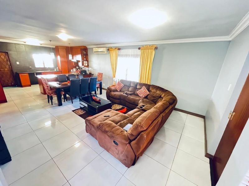 3 Bedroom House For Sale in Heatherview, Akasia - Photo 6