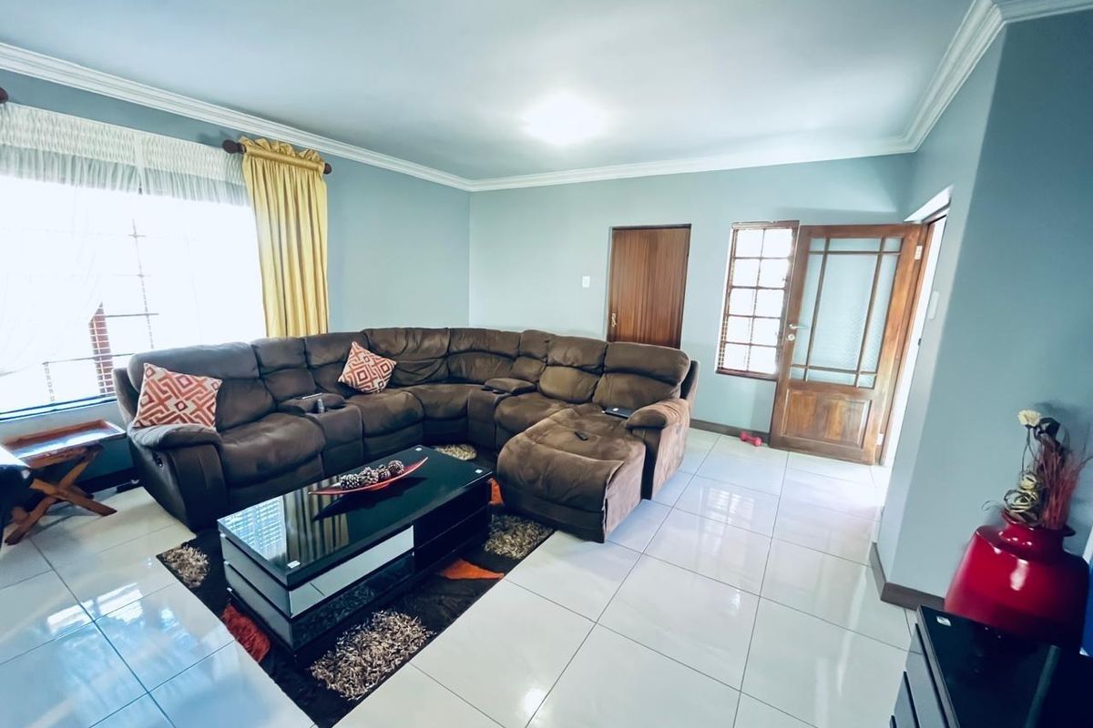 3 Bedroom House For Sale in Heatherview, Akasia - Photo 5