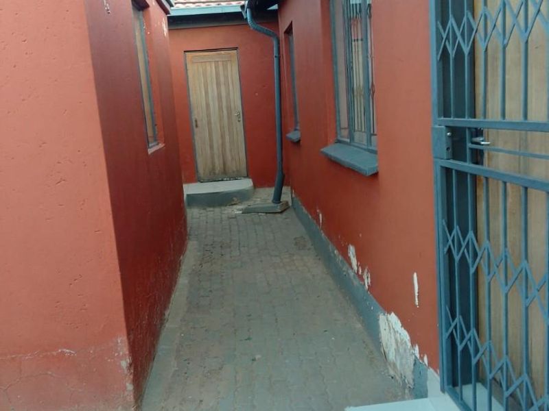 3 bedroom House For Sale in Mahube Valley Pretoria Gauteng - Photo 2